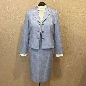 Pendleton 2 piece Skirt and Blazer suit. Wool and Silk Blend Sky Blue. Size 10